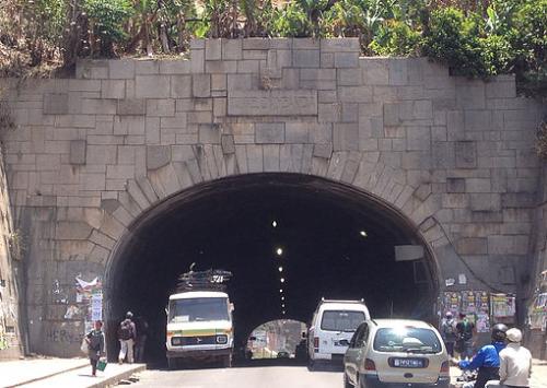 Intox : effondrement tunnel Ambanidia